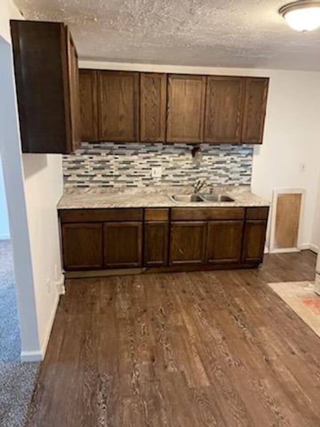 Building Photo - 3 Bedroom Ranch - $1,350