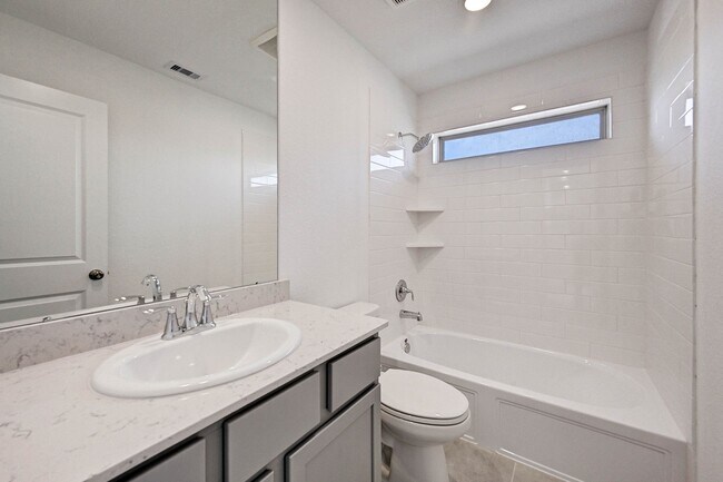 Building Photo - 2605 Mackinac Bay Dr