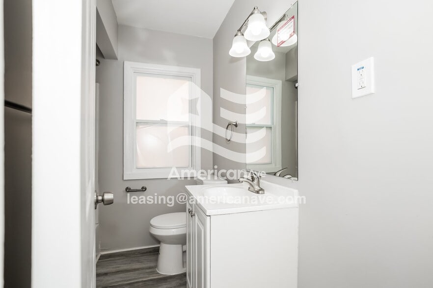 Building Photo - 16246 Fairfield St