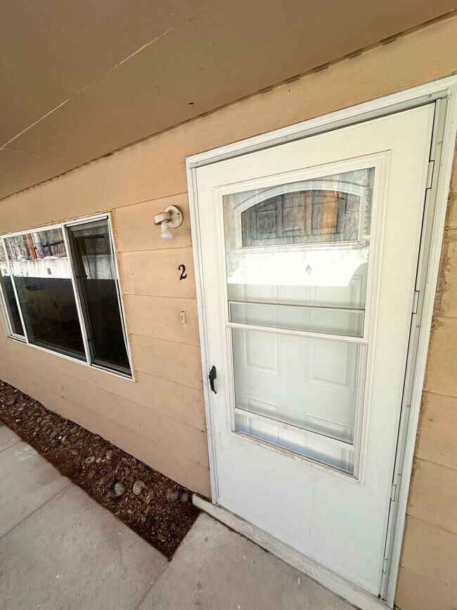 Building Photo - $1299 | 2BR/1BA | $85 Utilities | Charming...
