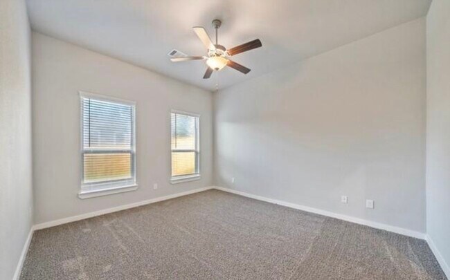 Building Photo - 218 Oakcrest