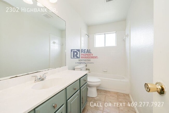 Building Photo - 2302 Highbank Dr
