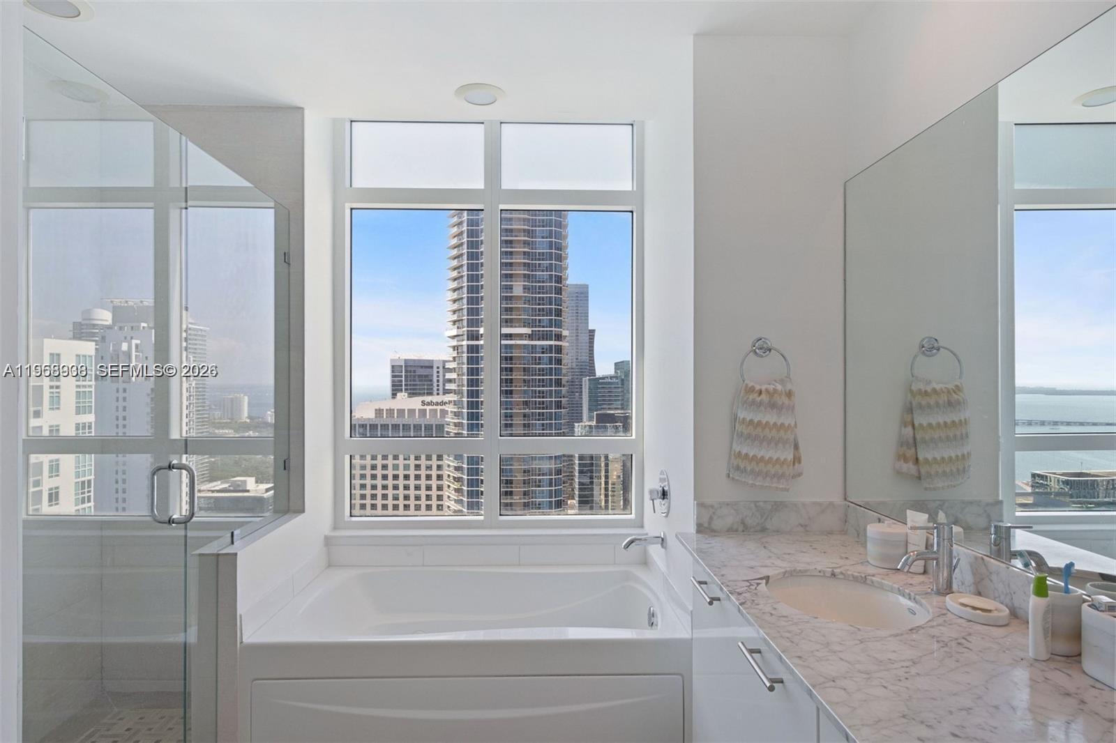 Building Photo - 950 Brickell Bay Dr