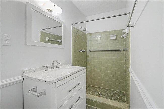 Building Photo - 2985 Fredrick Dr