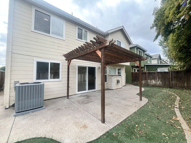 Building Photo - Beautiful 3-Bedroom Home for Rent – Prime ...