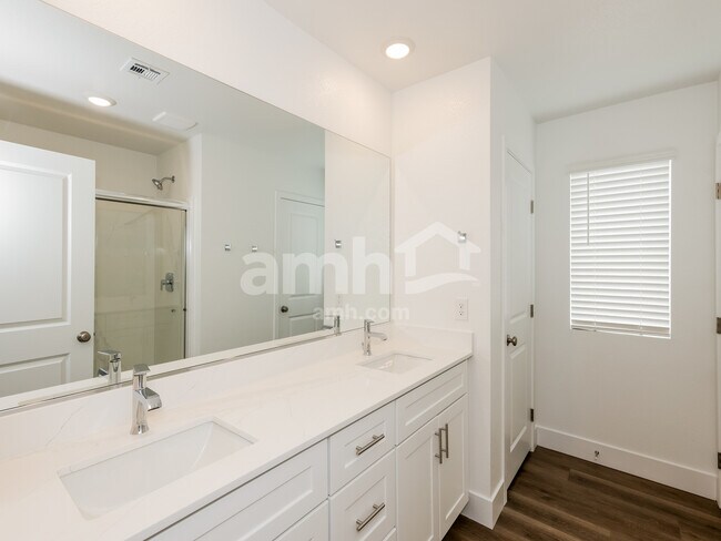 Building Photo - 9530 Aldersyde Dr