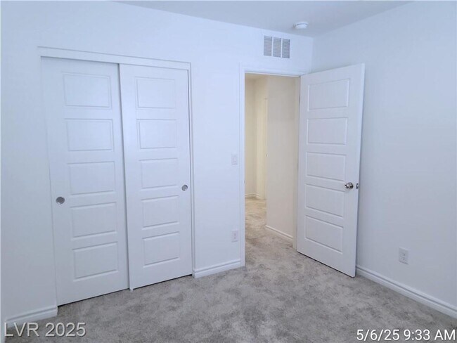 Building Photo - BRAND NEW 3 BED, 2.5 BATH TOWNHOME IN NW L...
