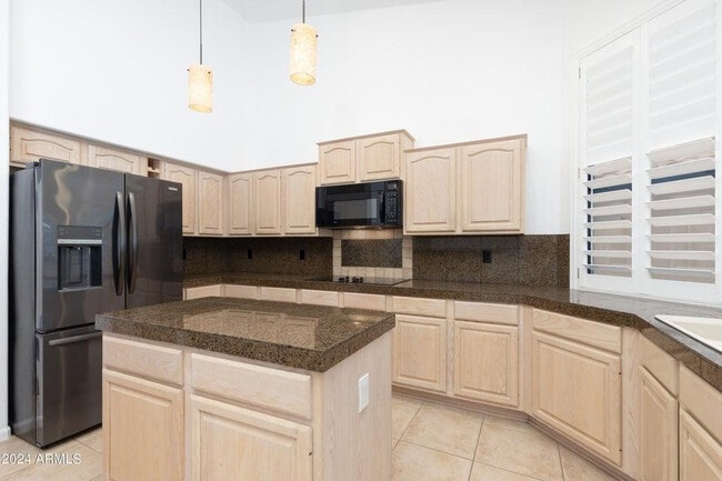 Building Photo - 3350 S Oleander Dr