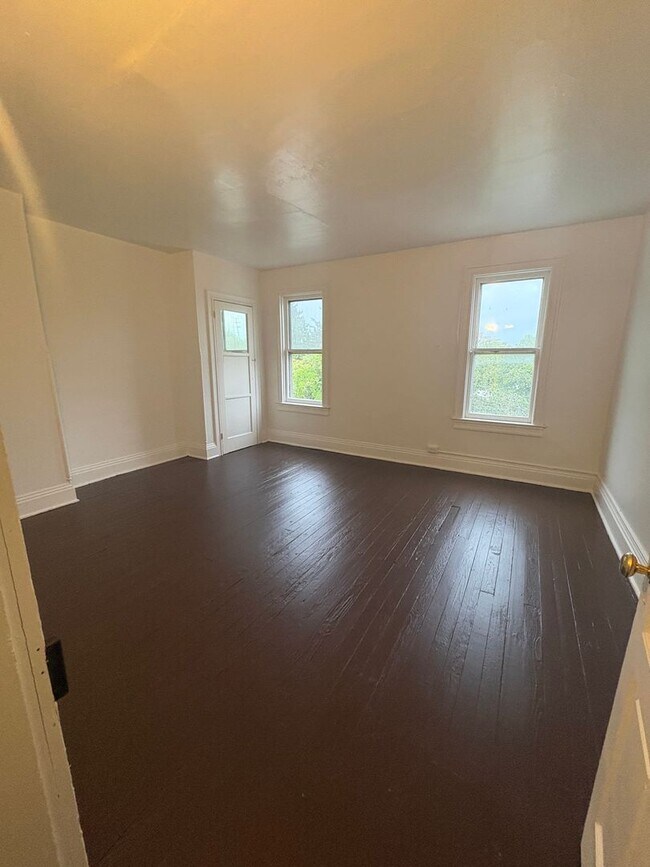 Building Photo - 3 Bedroom 1 Bath House-York City SD