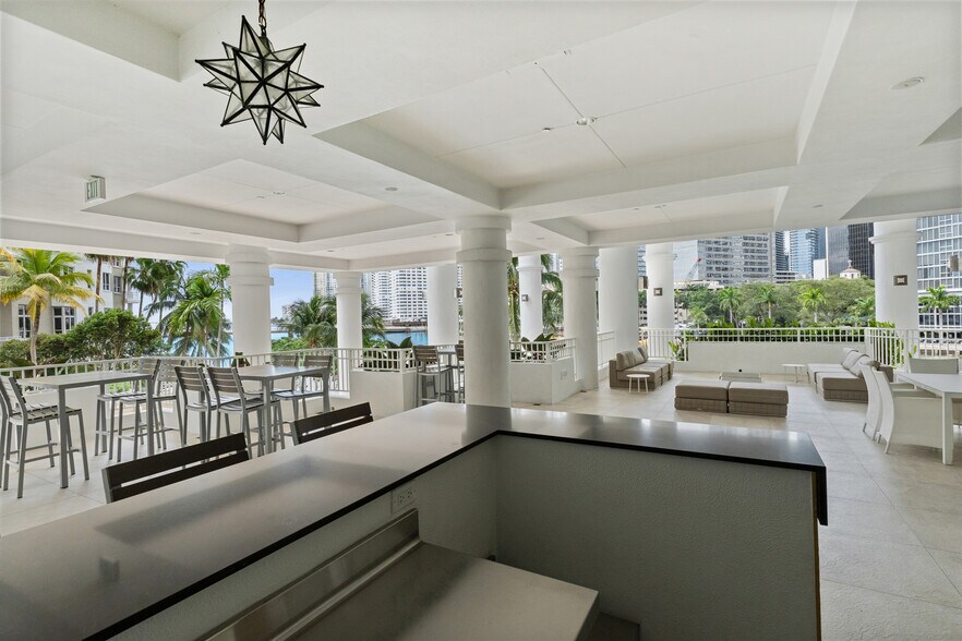 Building Photo - 801 Brickell Key Blvd