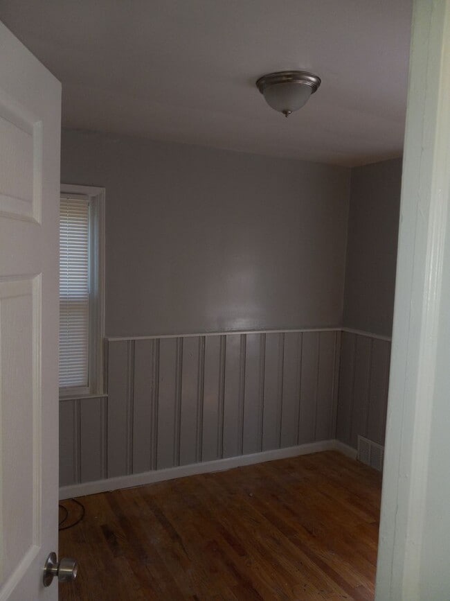 Building Photo - 19356 Westmoreland- 3 BED & 1.5 BATH FOR RENT