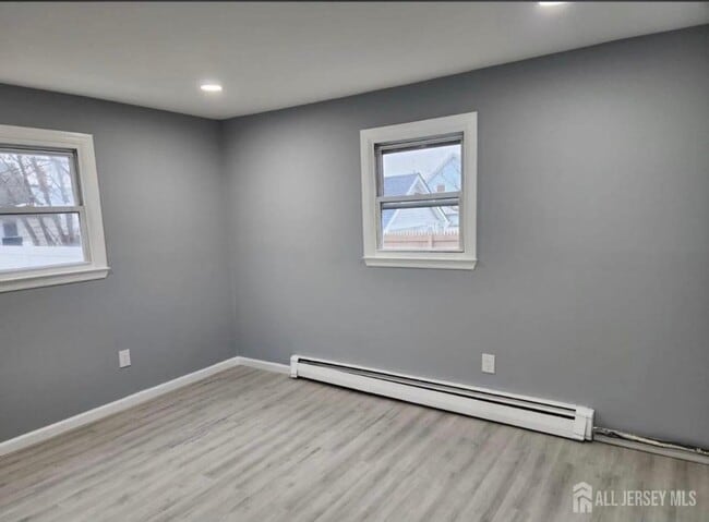 Building Photo - 723 Parker St