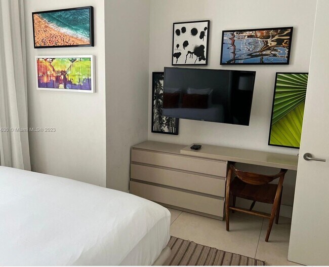 Building Photo - Seasonal Rental – Stunning Corner 1Bed/1Bath Unit with Breathtaking Ocean and Beach Views