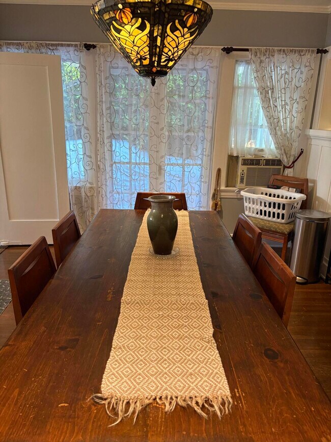 Building Photo - 839 N Orange Dr