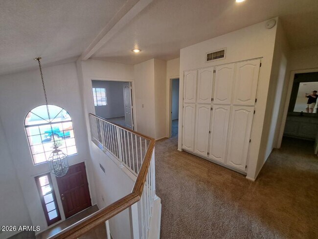 Building Photo - 98 E Evelyn Ln