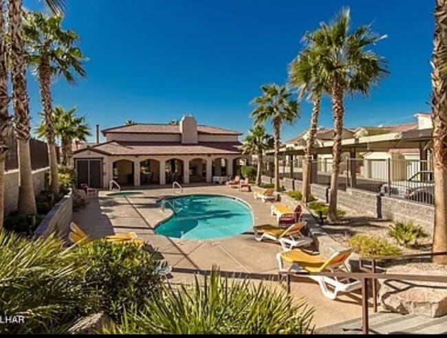 Building Photo - Long term - unfurnished ground floor condo