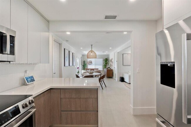 Building Photo - 45 Palermo Ave