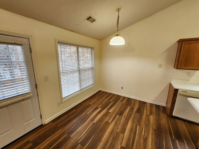 Building Photo - 3840 Sugarbrook Dr