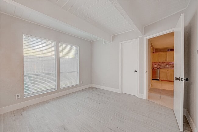 Building Photo - 6311 Crestside Dr