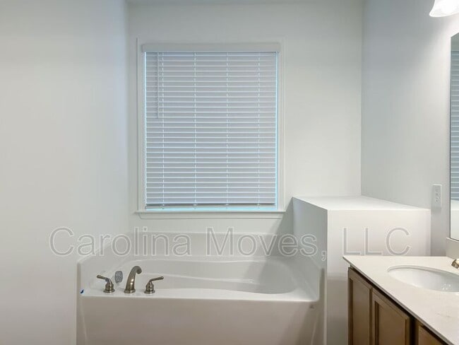 Building Photo - 508 Dottie Ct