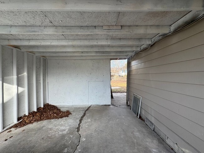 Building Photo - 3 bedroom home in Carbondale