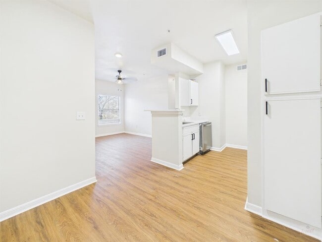 Building Photo - 2320 Gracy Farms Ln