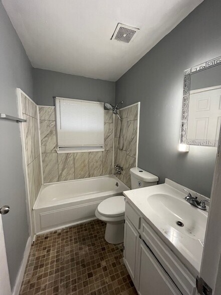 Building Photo - 2525 Medford Pl