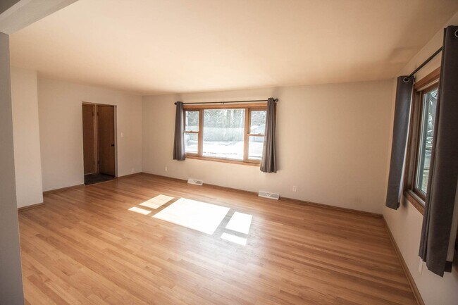 Building Photo - 706 North St