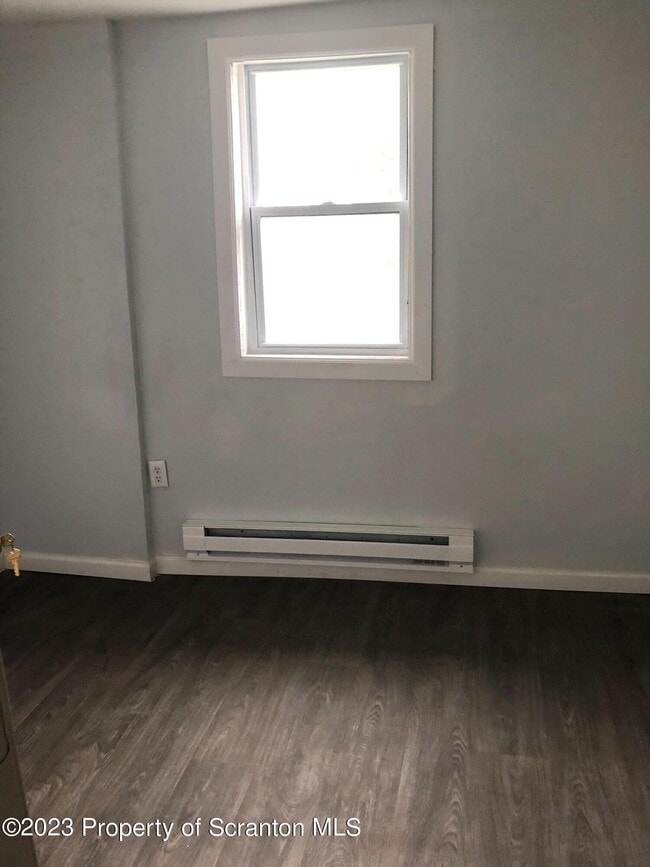 Building Photo - 907 Eynon St