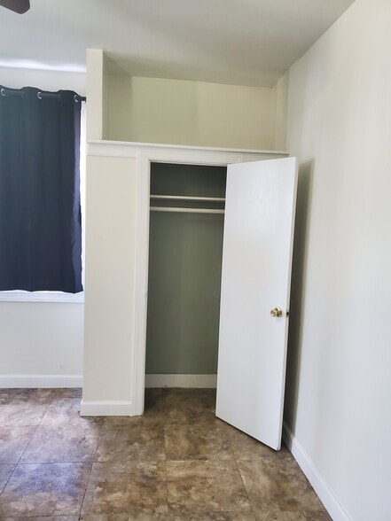 Closet - 5513 Edna Ave