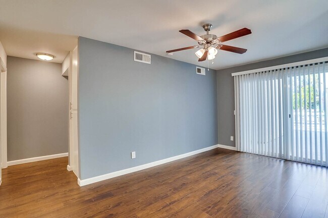 Interior Photo - 821 N. Austin Ave