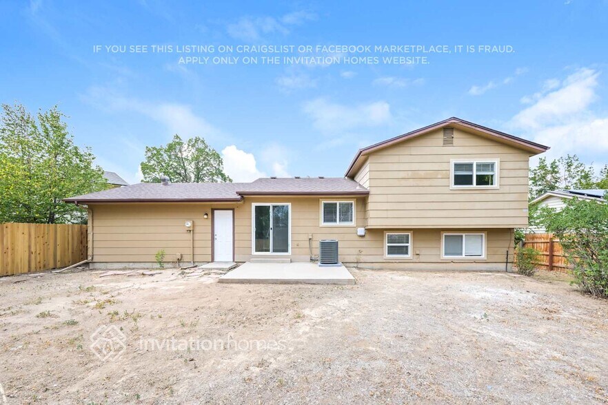 Building Photo - 17430 E Gunnison Pl