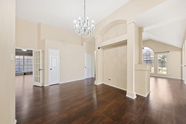 Building Photo - 6718 Meadowcrest Dr