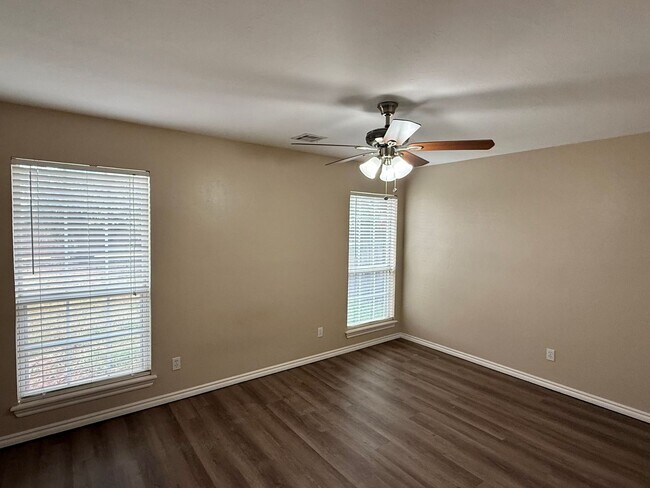 Building Photo - Large 3 Bed 2.5 Bath In Edmond