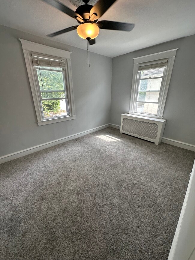 Building Photo - 529 Brookside Ave