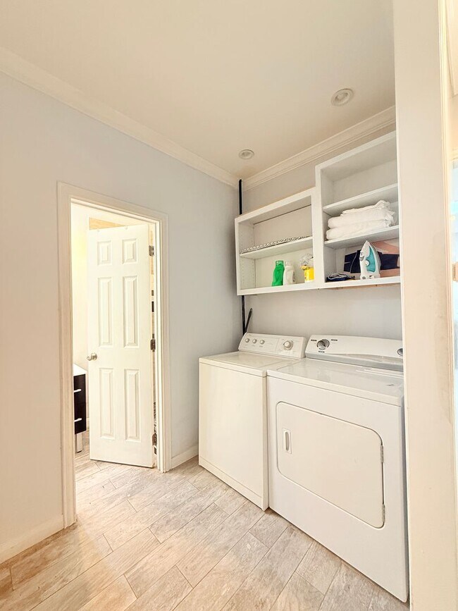 Building Photo - 941-941 Bayonne St