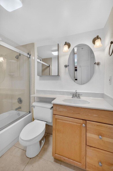 Building Photo - 901 NE 3rd St