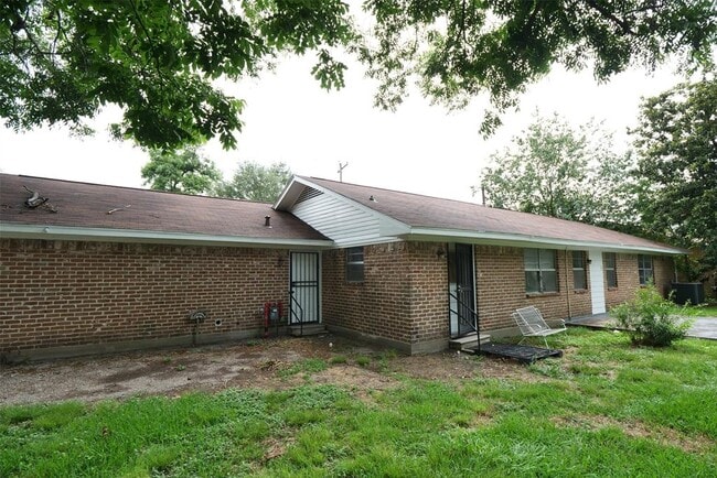 Building Photo - 6627 D S Bailey Ln