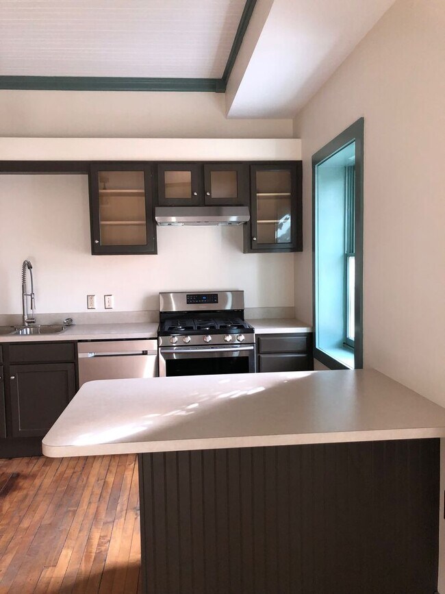 Building Photo - White Sulphur, LLC 171