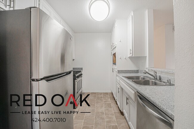 Building Photo - 13444 Moorpark St