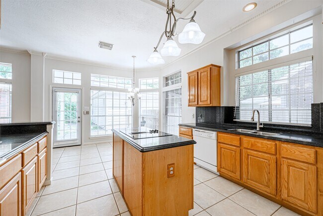 Building Photo - 5211 High Glen Ct