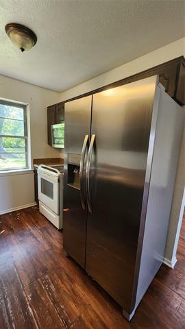 Building Photo - 520 Sweetbriar Dr