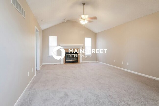 Building Photo - 3 Bedroom Pet-Friendly Home in Lees Summit, MO with Main Street Renewal
