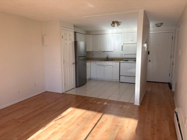 Building Photo - 2nd floor condo