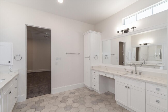 Building Photo - 3821 N Braeswood Blvd