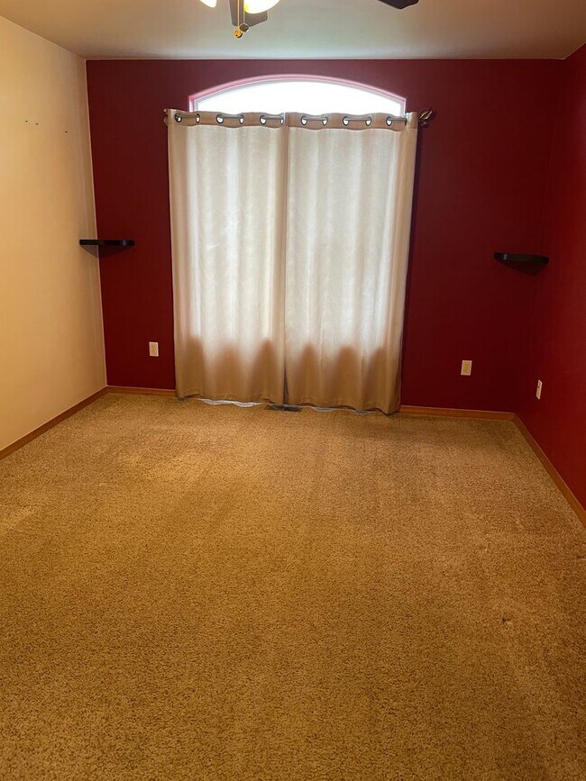 Building Photo - Well Maintained Home in Desirable Pelican Point Neighborhood!