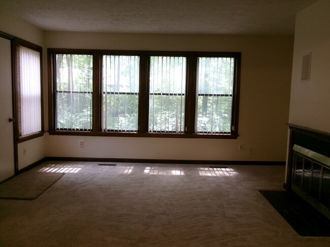 Building Photo - 23320 Red Oak Ct