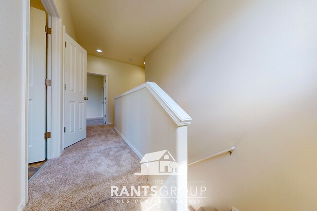 Building Photo - Spacious Summerwalk Home: 4 Bed + Den, Pri...