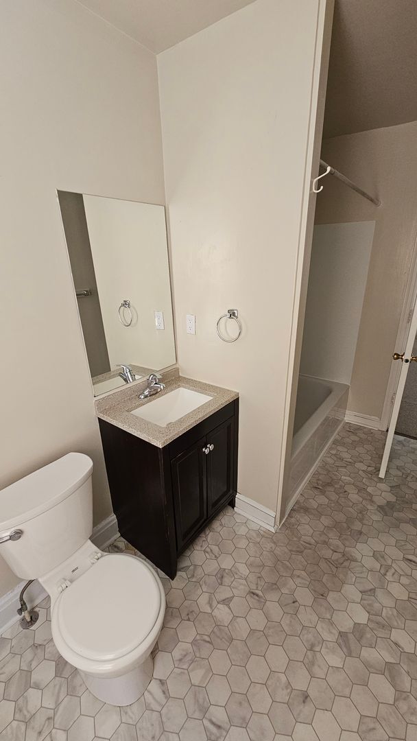 Building Photo - 3 Bedroom Duplex