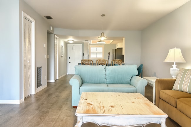 Building Photo - Beautiful Gulf Access Condo • Flexible Furnishing • 6 - 12 Month Rental